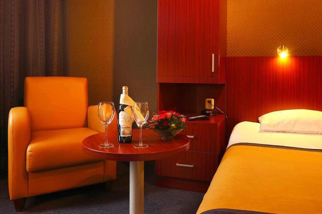 Hotel Parkzicht Veendam Екстер'єр фото
